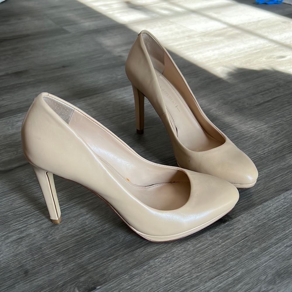 Banana Republic heels size 6.